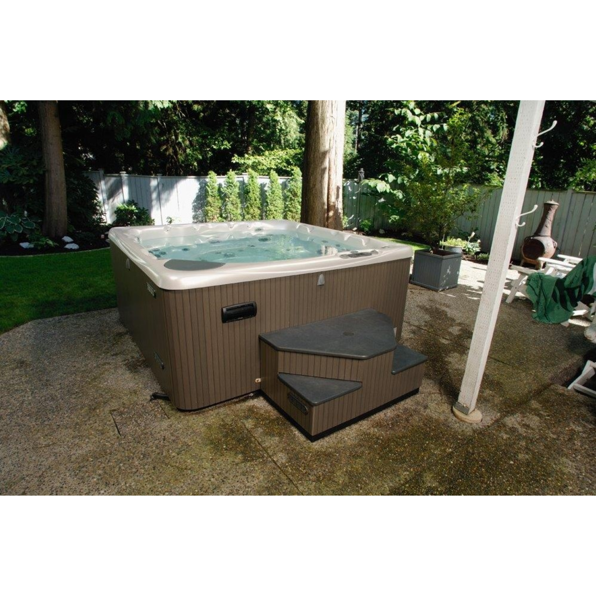 Beachcomber 750 hottub 226 x 226 x 97 cm