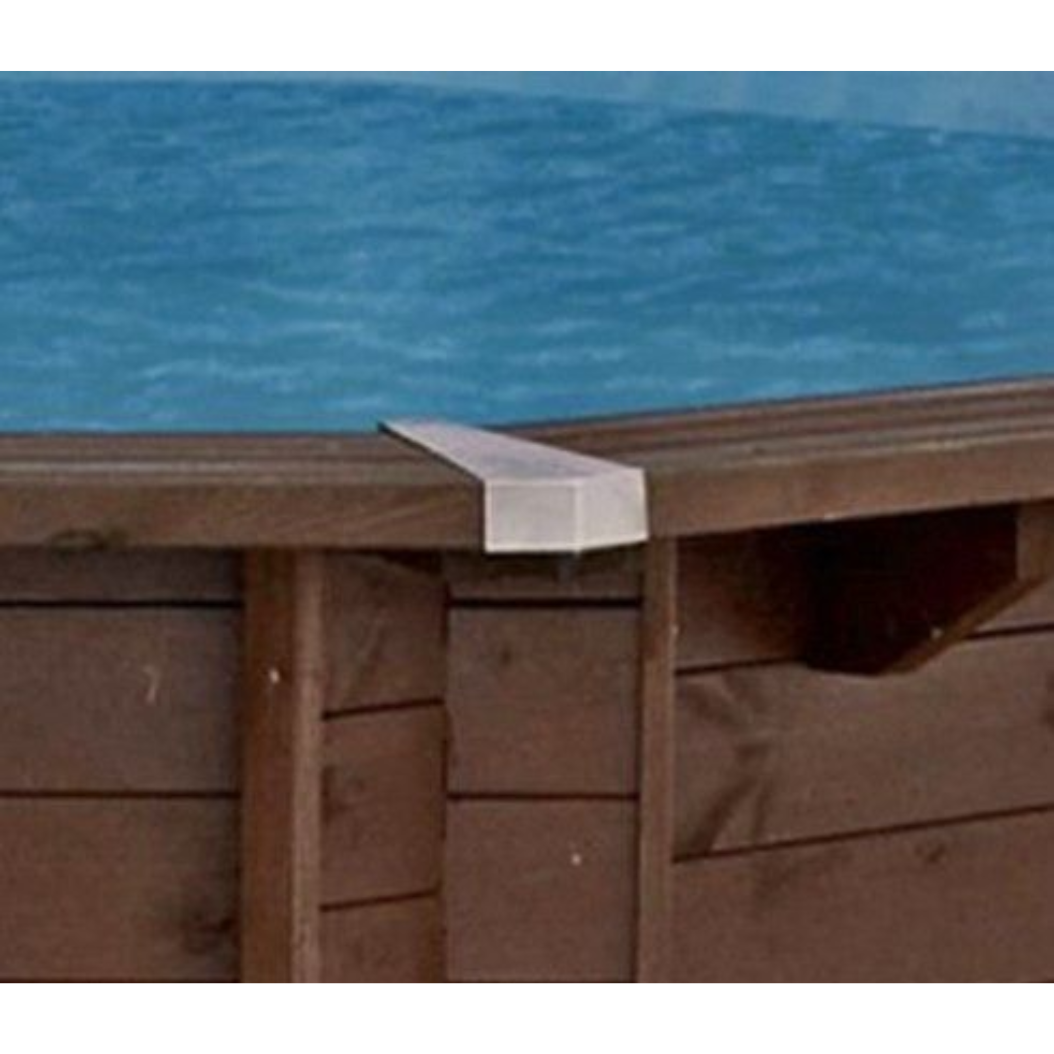 Luxe houten zwembad | RVS hoeken t.b.v. zwembad Mambo Beach