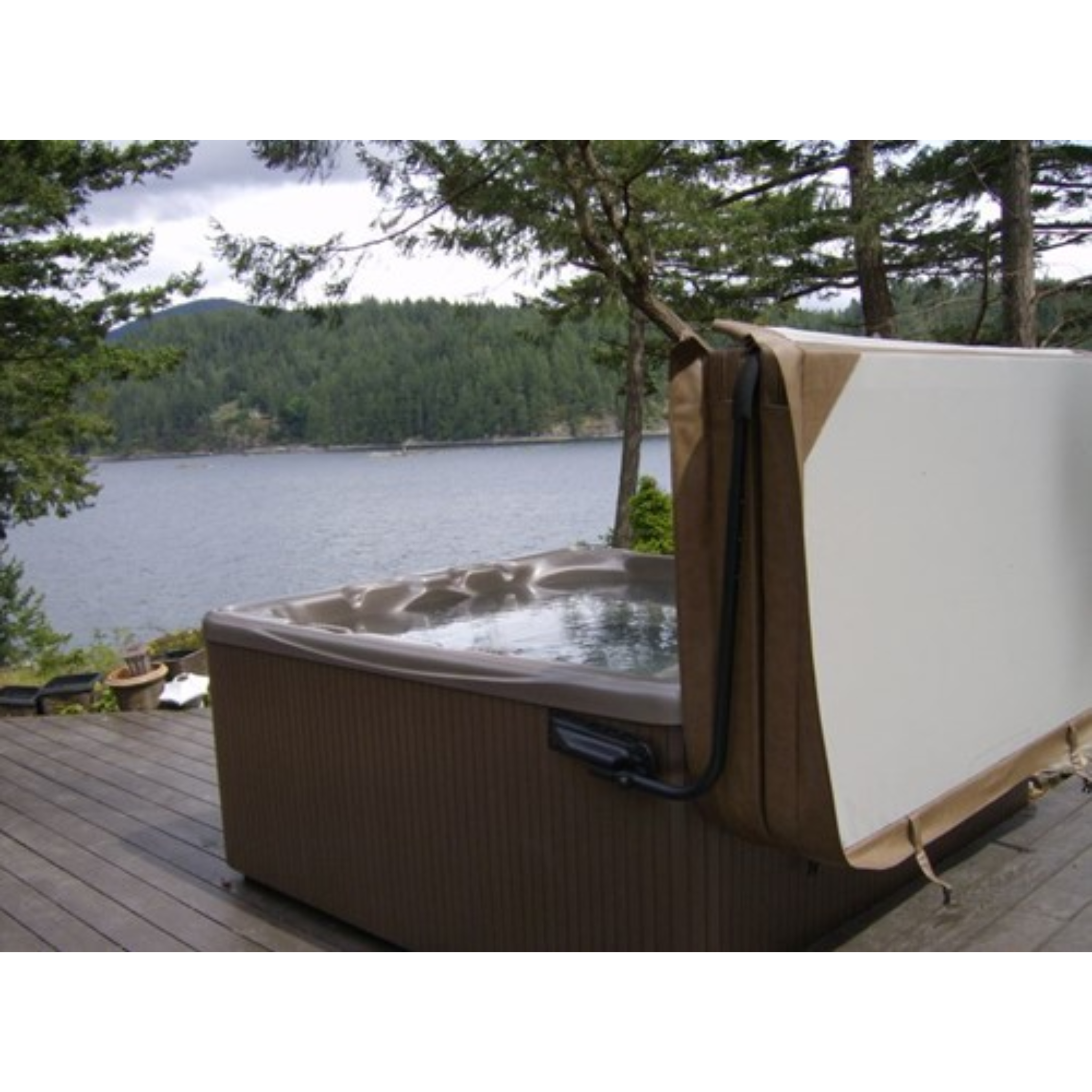 Beachcomber 380 hottub 226 x 226 x 97 cm